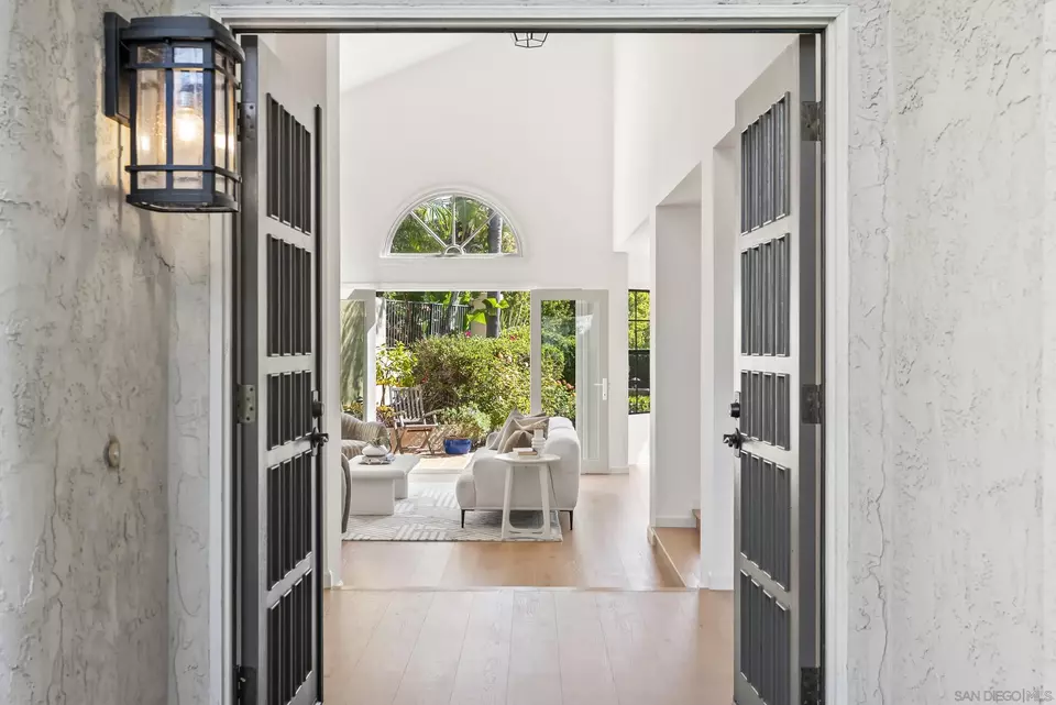 Entry Way - 1240 Ladera Linda, Del Mar, CA 92014 photo 1 of 2