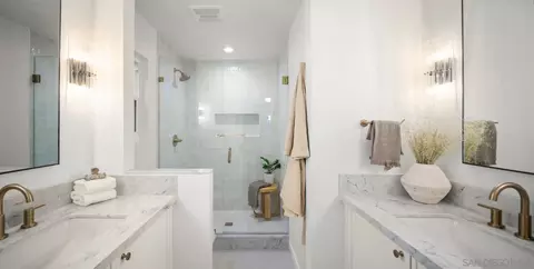 Bath - 4103 Isle Dr, Carlsbad, CA 92008 photo 1 of 3