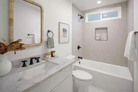 Bath - 4103 Isle Dr, Carlsbad, CA 92008 photo 3 of 3