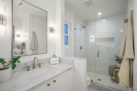 Bath - 4103 Isle Dr, Carlsbad, CA 92008 photo 2 of 3