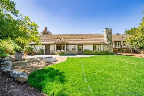 Exterior - 2114 Vista Valle Verde Dr, Fallbrook, CA 92028 photo 3 of 12