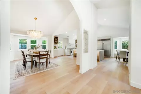 Entry Way - 2114 Vista Valle Verde Dr, Fallbrook, CA 92028 photo 3 of 7