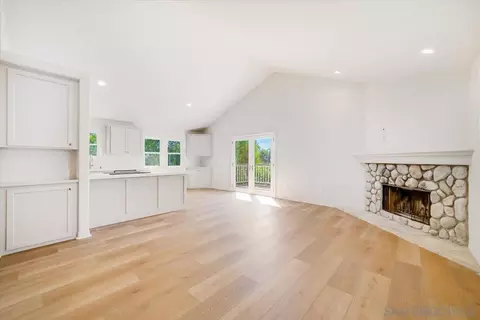 Living - 2114 Vista Valle Verde Dr, Fallbrook, CA 92028 photo 9 of 10