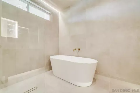 Bath - 2114 Vista Valle Verde Dr, Fallbrook, CA 92028 photo 7 of 11