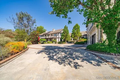 Exterior - 2114 Vista Valle Verde Dr, Fallbrook, CA 92028 photo 9 of 12