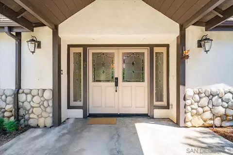Entry Way - 2114 Vista Valle Verde Dr, Fallbrook, CA 92028 photo 1 of 7