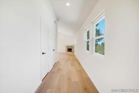 Entry Way - 2114 Vista Valle Verde Dr, Fallbrook, CA 92028 photo 6 of 7