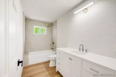 Bath - 2114 Vista Valle Verde Dr, Fallbrook, CA 92028 photo 11 of 11