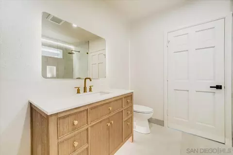 Bath - 2114 Vista Valle Verde Dr, Fallbrook, CA 92028 photo 10 of 11