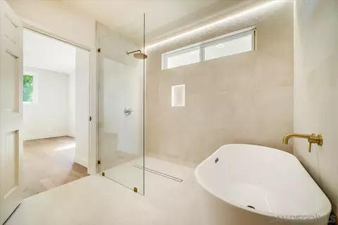 Bath - 2114 Vista Valle Verde Dr, Fallbrook, CA 92028 photo 8 of 11