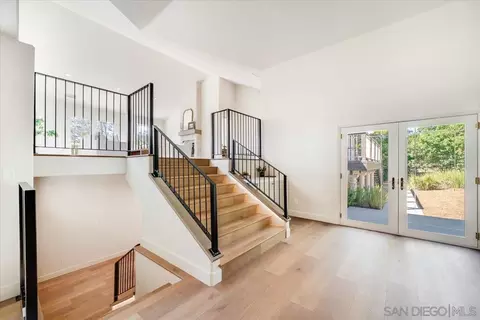 Entry Way - 2114 Vista Valle Verde Dr, Fallbrook, CA 92028 photo 4 of 7