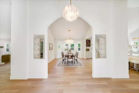 Entry Way - 2114 Vista Valle Verde Dr, Fallbrook, CA 92028 photo 2 of 7