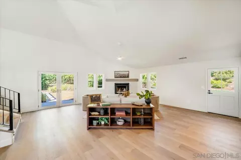 Living - 2114 Vista Valle Verde Dr, Fallbrook, CA 92028 photo 1 of 10