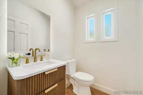Bath - 2114 Vista Valle Verde Dr, Fallbrook, CA 92028 photo 9 of 11