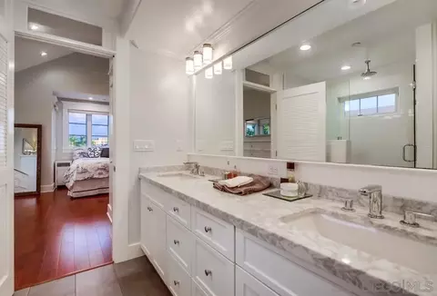 Bath - 240 B Ave, Coronado, CA 92118 photo 4 of 8