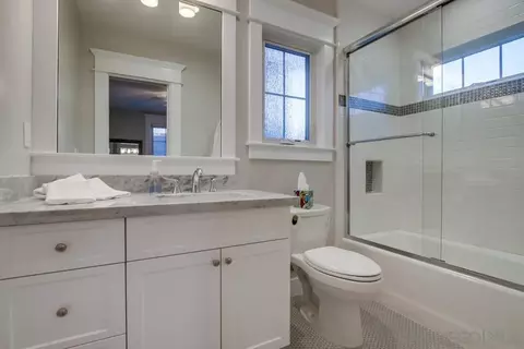 Bath - 240 B Ave, Coronado, CA 92118 photo 5 of 8