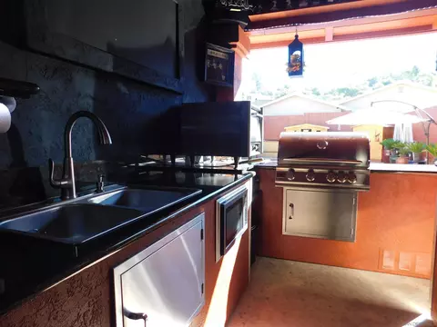Kitchen - 1079 Cosmo Ave, El Cajon, CA 92019 photo 9 of 10