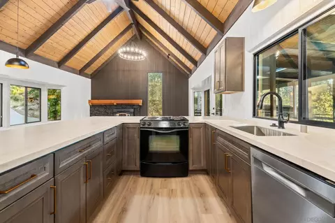 Kitchen - 8648 Valley View Trl, Pine Valley, CA 91962 photo 4 of 5