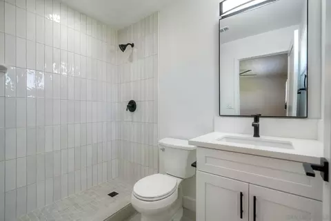 Bath - 12634 Roberto Way, Poway, CA 92064 photo 2 of 2