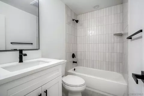 Bath - 12634 Roberto Way, Poway, CA 92064 photo 1 of 2