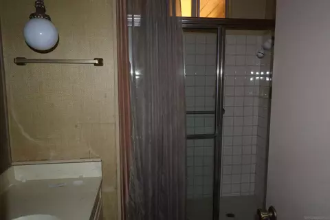 Bath - 4747 Oak Crst #48, Fallbrook, CA 92028 photo 2 of 3