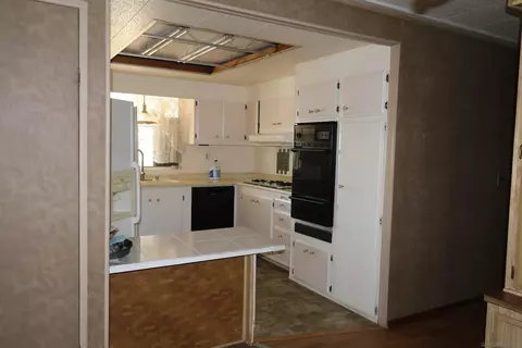 Kitchen - 4747 Oak Crst #48, Fallbrook, CA 92028 photo 1 of 2