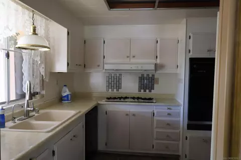 Kitchen - 4747 Oak Crst #48, Fallbrook, CA 92028 photo 2 of 2