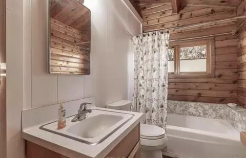 Bath - 331 Maple Ln, Sugarloaf, CA 92386 photo 1 of 2