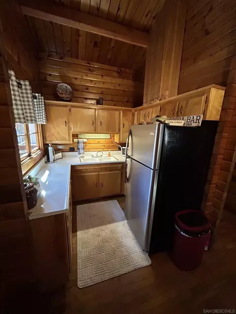 Kitchen - 331 Maple Ln, Sugarloaf, CA 92386 photo 3 of 4