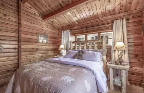 Bedroom - 331 Maple Ln, Sugarloaf, CA 92386 photo 2 of 3