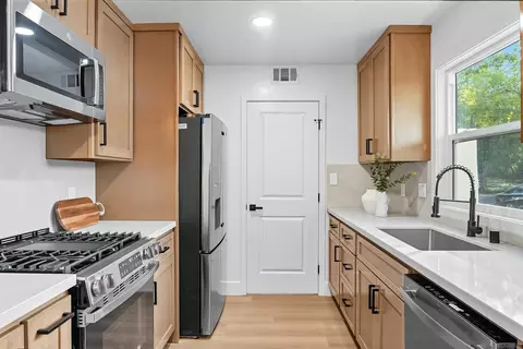 Kitchen - 12216 Holland Rd, Poway, CA 92064 photo 2 of 4