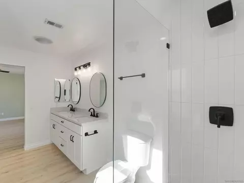 Bath - 3579 Twilight Ln, Oceanside, CA 92056 photo 2 of 4