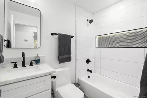 Bath - 10452 Fairhill Dr, Spring Valley, CA 91977 photo 1 of 2