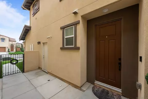 Exterior - 38512 Rosegate Pl, Murrieta, CA 92563 photo 2 of 4