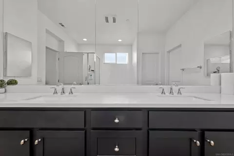 Bath - 38512 Rosegate Pl, Murrieta, CA 92563 photo 3 of 4