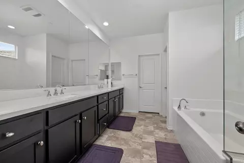 Bath - 38512 Rosegate Pl, Murrieta, CA 92563 photo 2 of 4