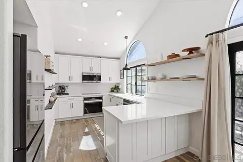 Kitchen - 42136 Teatree Ct, Temecula, CA 92591 photo 3 of 6