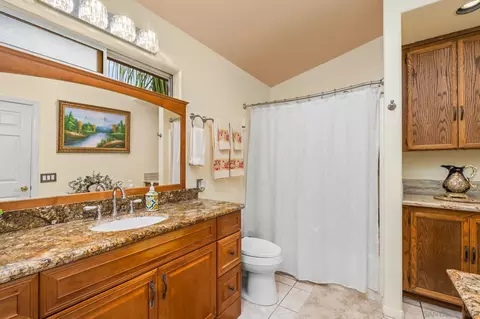 Bath - 1451 Via Lima, Fallbrook, CA 92028 photo 1 of 3