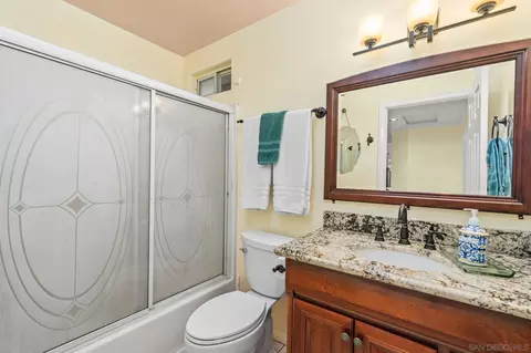 Bath - 1451 Via Lima, Fallbrook, CA 92028 photo 3 of 3