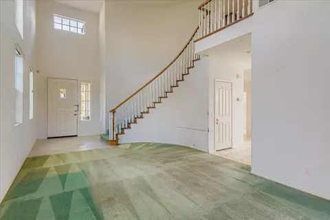 Living - 6709 Lonicera St, Carlsbad, CA 92011 photo 2 of 4