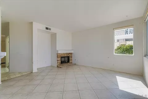 Living - 6709 Lonicera St, Carlsbad, CA 92011 photo 3 of 4