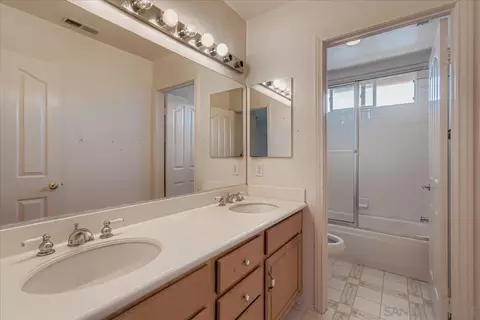 Bath - 6709 Lonicera St, Carlsbad, CA 92011 photo 2 of 4