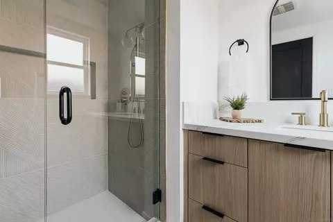 Bath - 2813 Cottingham St, Oceanside, CA 92054 photo 10 of 10