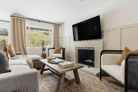 Living - 2813 Cottingham St, Oceanside, CA 92054 photo 4 of 4