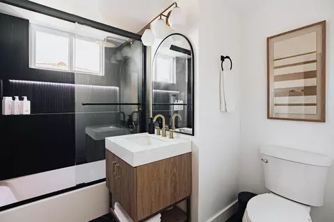 Bath - 2813 Cottingham St, Oceanside, CA 92054 photo 4 of 10