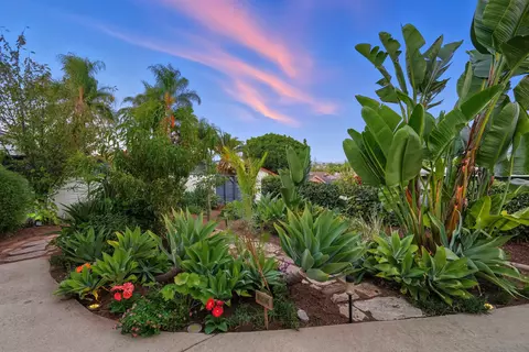 Exterior - 720 W Fig St, Fallbrook, CA 92028 photo 3 of 4
