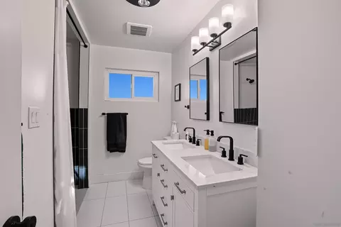 Bath - 720 W Fig St, Fallbrook, CA 92028 photo 1 of 2