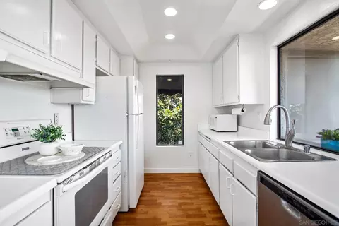 Kitchen - 13735 Mango Dr, Del Mar, CA 92014 photo 2 of 4