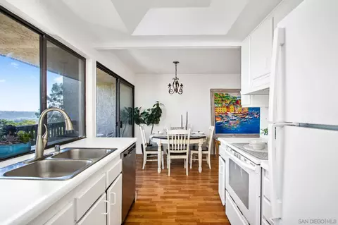 Kitchen - 13735 Mango Dr, Del Mar, CA 92014 photo 4 of 4