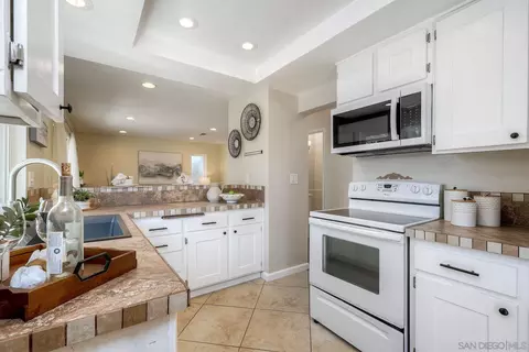 Kitchen - 8339 Carlton Oaks Dr, Santee, CA 92071 photo 2 of 4